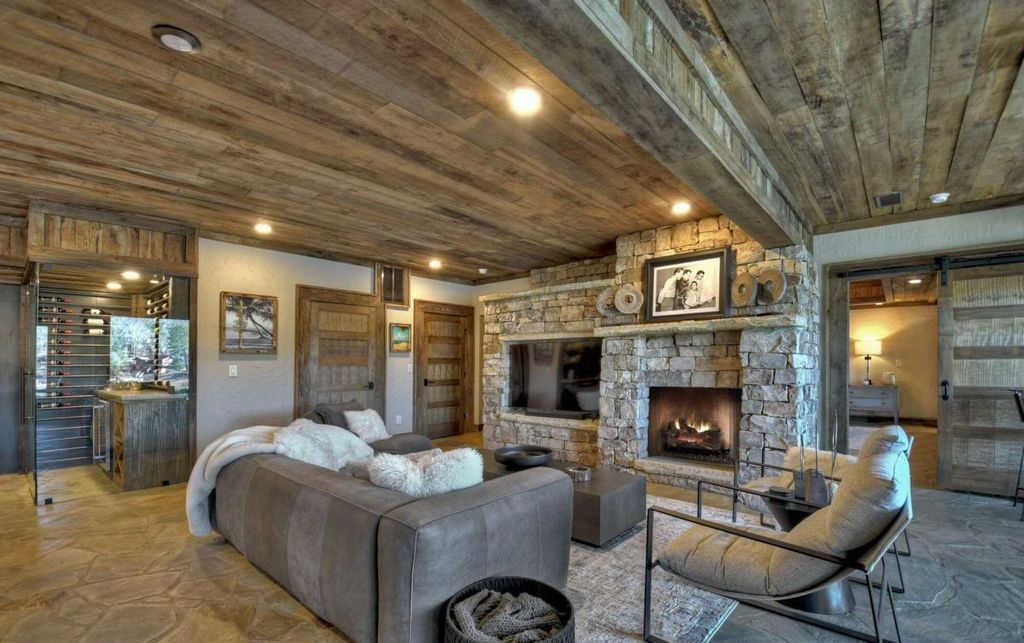 Sumners Style Fully Remodeled Lakefront Gem Asks for 6.8 Million 35