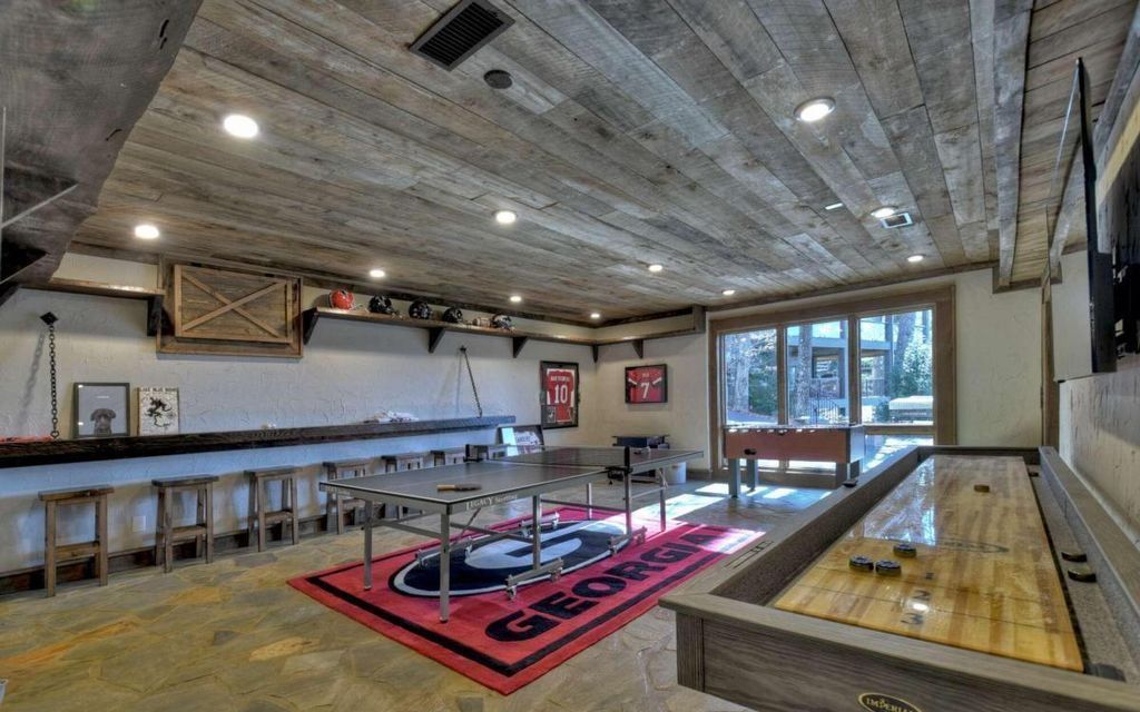 Sumners Style Fully Remodeled Lakefront Gem Asks for 6.8 Million 41