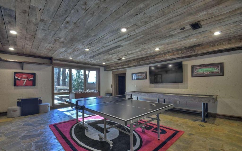 Sumners Style Fully Remodeled Lakefront Gem Asks for 6.8 Million 42