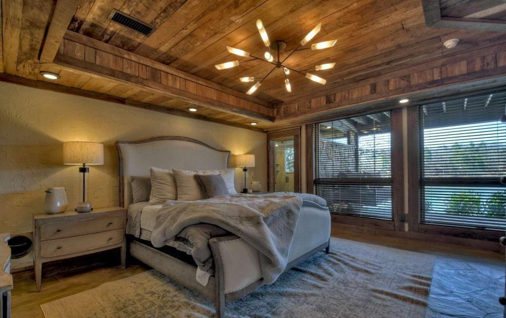 Sumners Style Fully Remodeled Lakefront Gem Asks for 6.8 Million 43