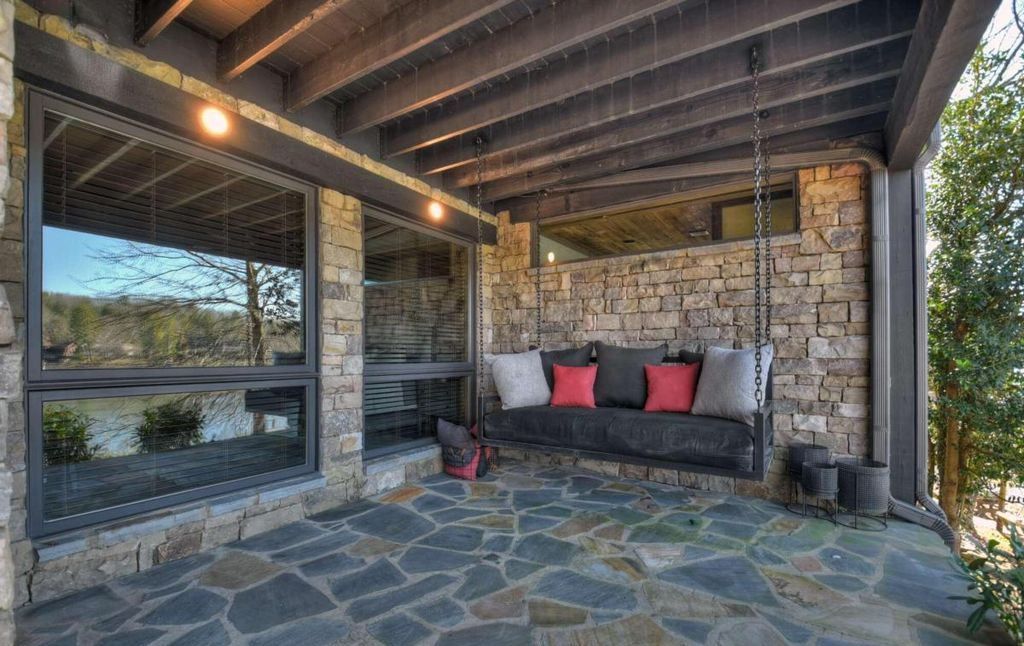 Sumners Style Fully Remodeled Lakefront Gem Asks for 6.8 Million 45