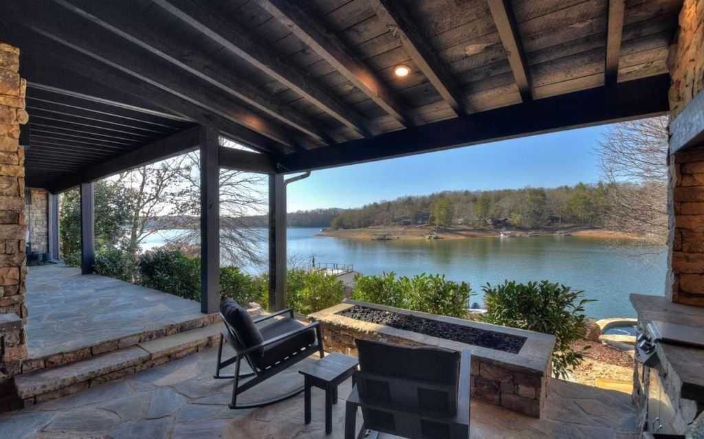 Sumners Style Fully Remodeled Lakefront Gem Asks for 6.8 Million 47