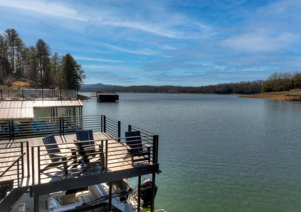 Sumners Style Fully Remodeled Lakefront Gem Asks for 6.8 Million 52