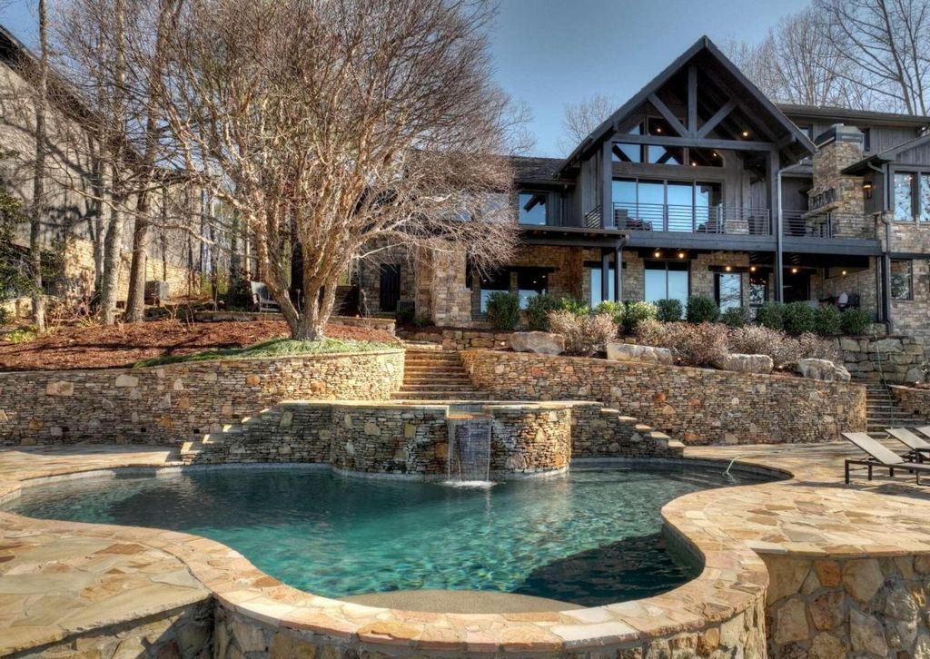 Sumners Style Fully Remodeled Lakefront Gem Asks for 6.8 Million 54