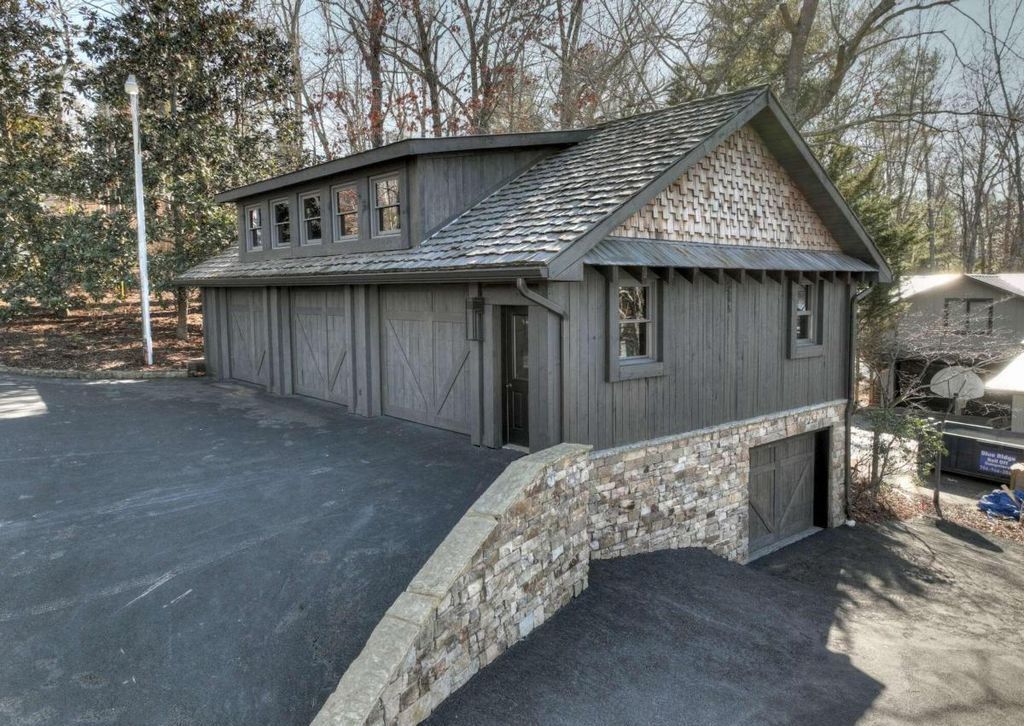 Sumners Style Fully Remodeled Lakefront Gem Asks for 6.8 Million 55