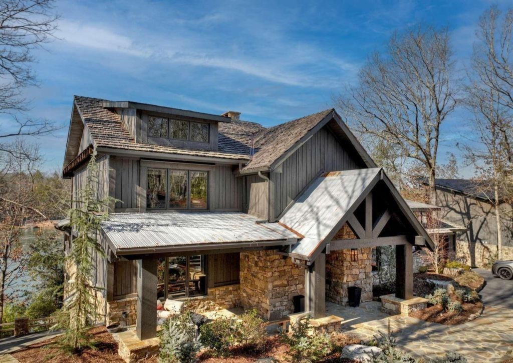 Sumners Style Fully Remodeled Lakefront Gem Asks for 6.8 Million 56