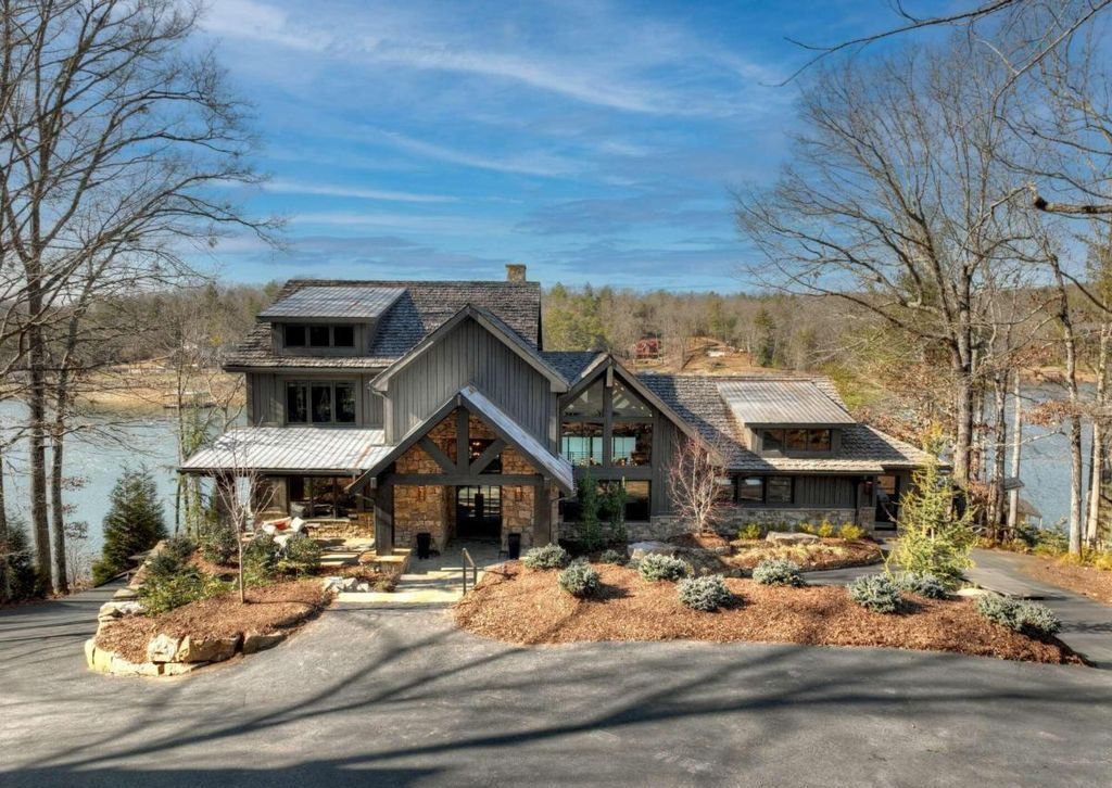 Sumners Style Fully Remodeled Lakefront Gem Asks for 6.8 Million 57