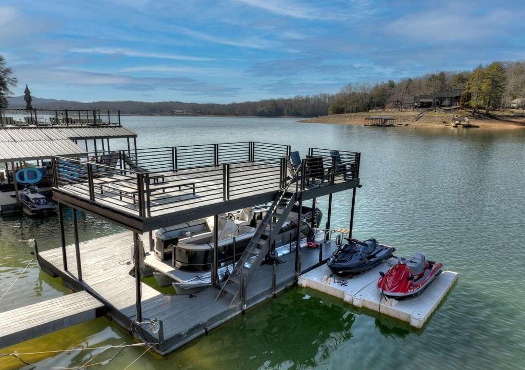 Sumners Style Fully Remodeled Lakefront Gem Asks for 6.8 Million 58