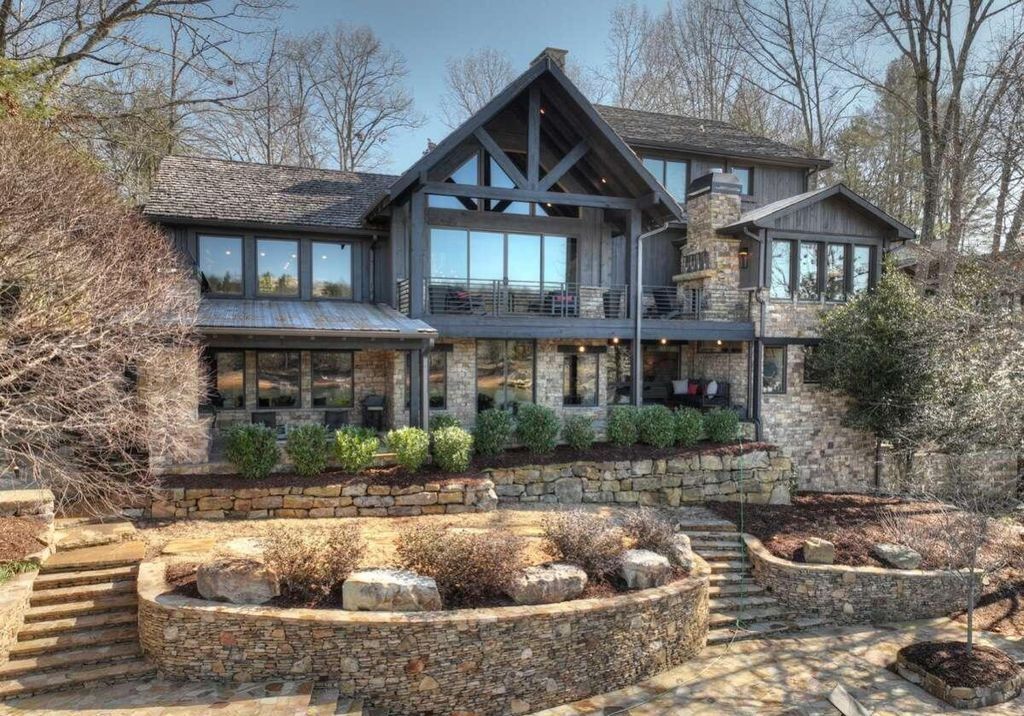 Sumners Style Fully Remodeled Lakefront Gem Asks for 6.8 Million 60