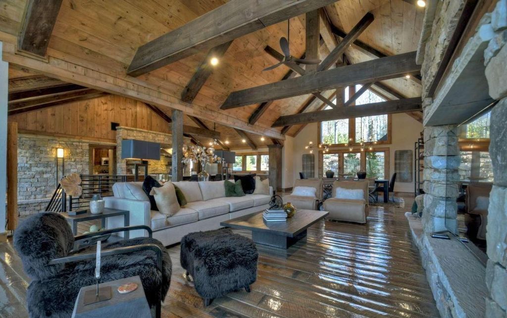 Sumners Style Fully Remodeled Lakefront Gem Asks for 6.8 Million 8