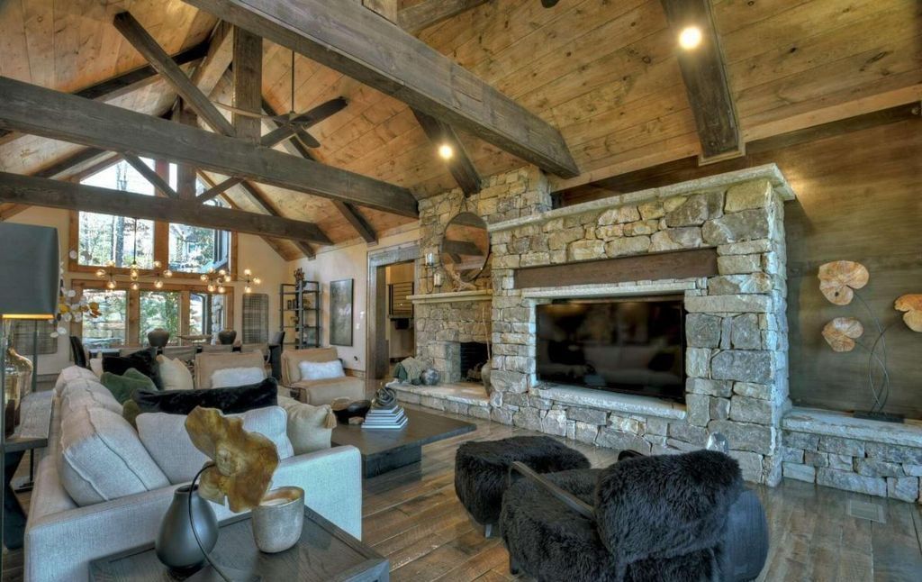 Sumners Style Fully Remodeled Lakefront Gem Asks for 6.8 Million 9