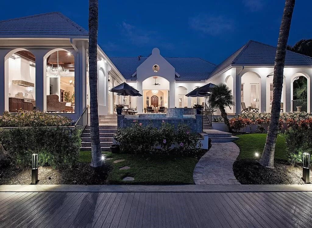 Welcome to 1750 4th St S, Naples, FL 34102, where coastal luxury meets unbeatable convenience just 4 blocks from the beach and 3rd St.