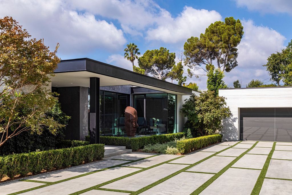 Tower Grove I House, a Hillside Retreat by McClean Design