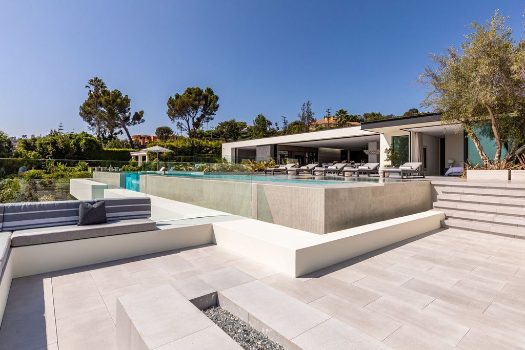 Tower Grove I House, a Hillside Retreat by McClean Design