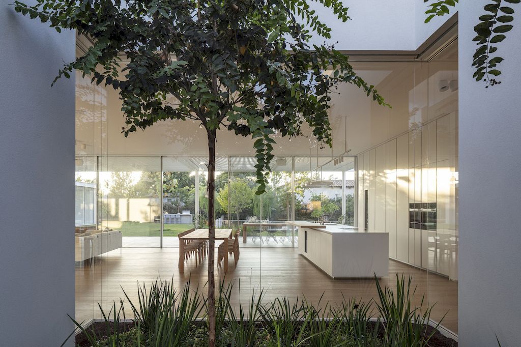 V house in Israel by Blatman Cohen architecture design