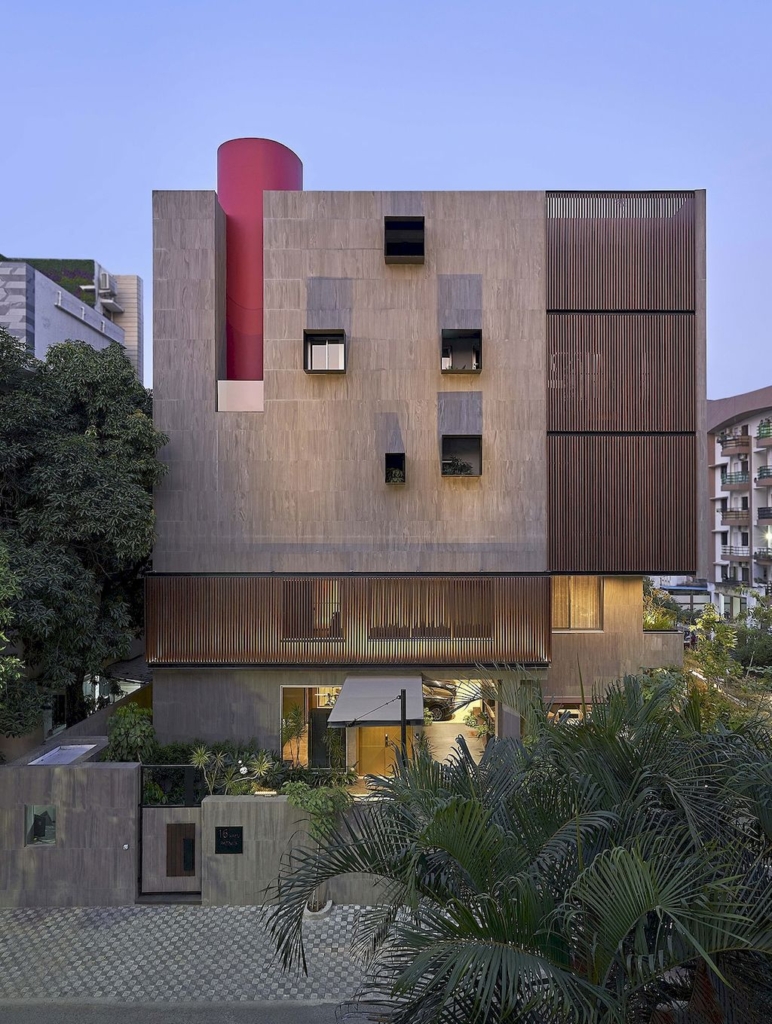 VAYU House tradition and innovation by The Grid Architects 11