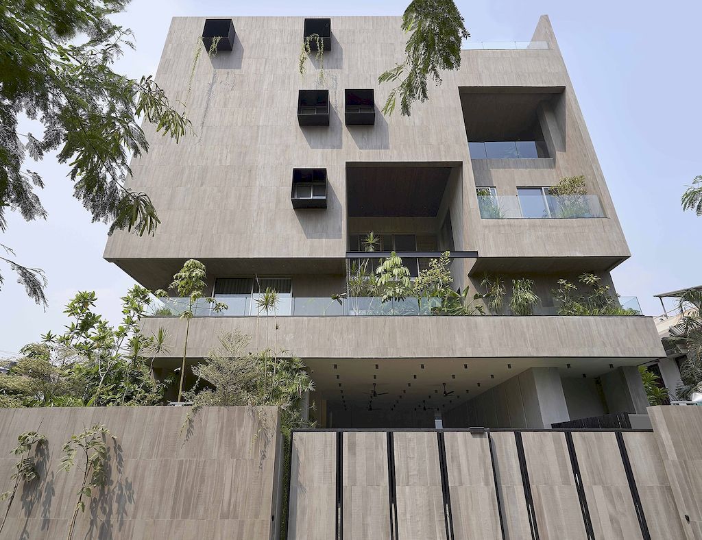 VAYU House, tradition and innovation by The Grid Architects