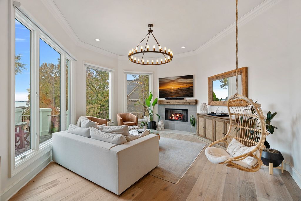 Waterfront Oasis A Captivating Gem in North Carolina Offered at 3.395 Million 13