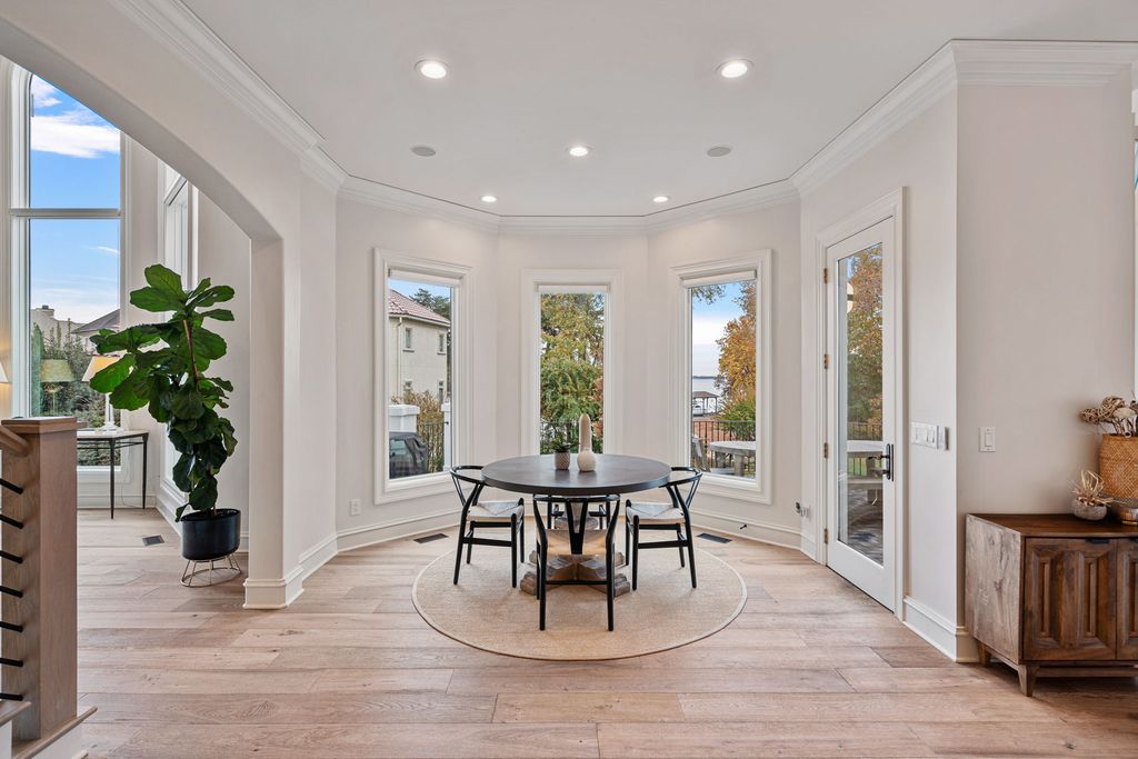 Waterfront Oasis A Captivating Gem in North Carolina Offered at 3.395 Million 15