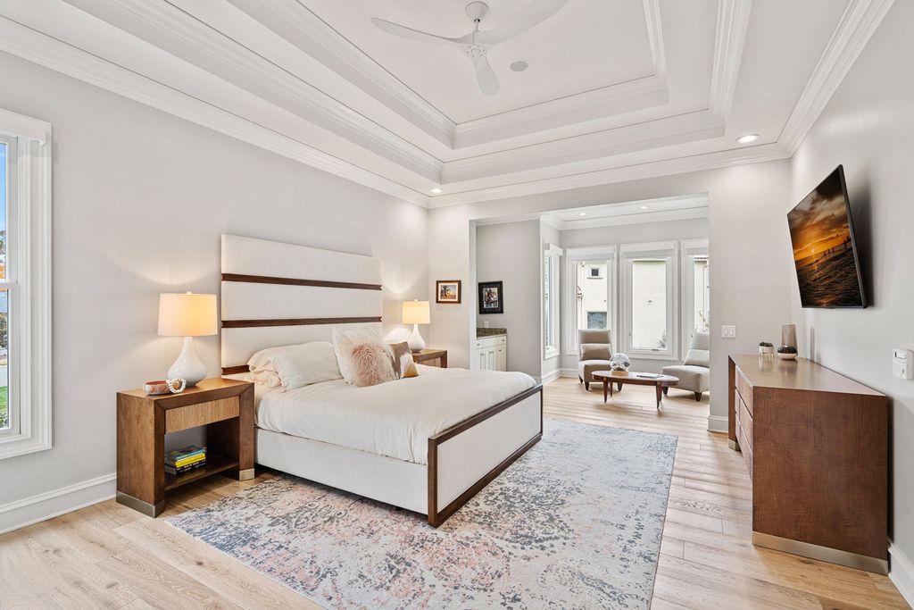Waterfront Oasis A Captivating Gem in North Carolina Offered at 3.395 Million 19