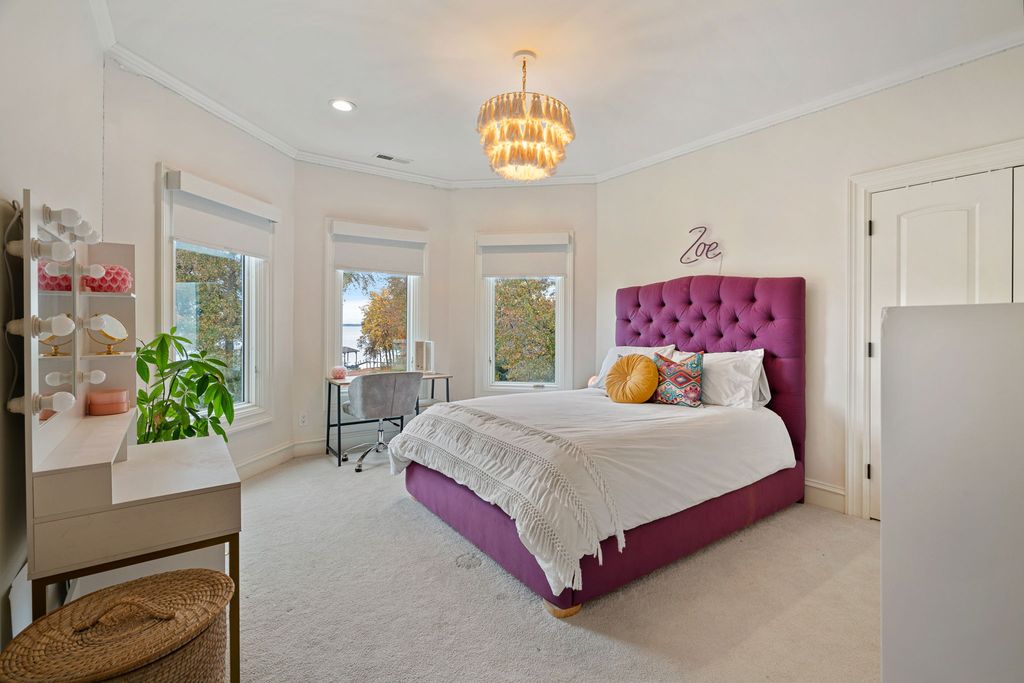 Waterfront Oasis A Captivating Gem in North Carolina Offered at 3.395 Million 26
