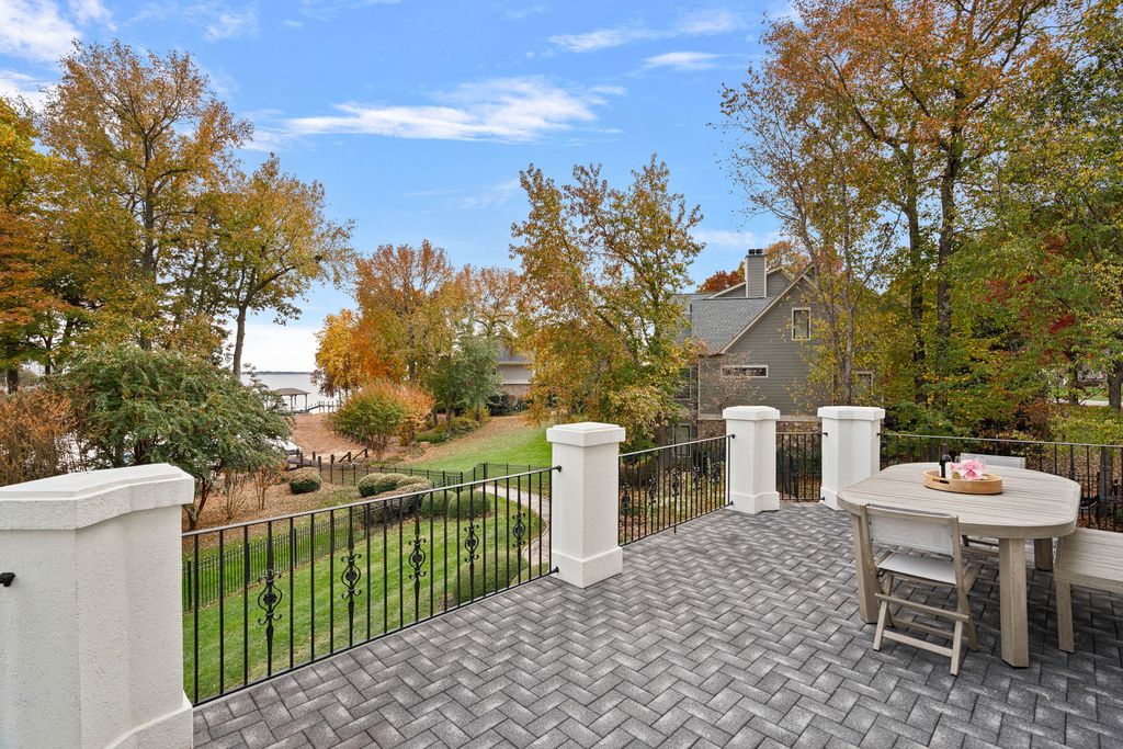 Waterfront Oasis A Captivating Gem in North Carolina Offered at 3.395 Million 47