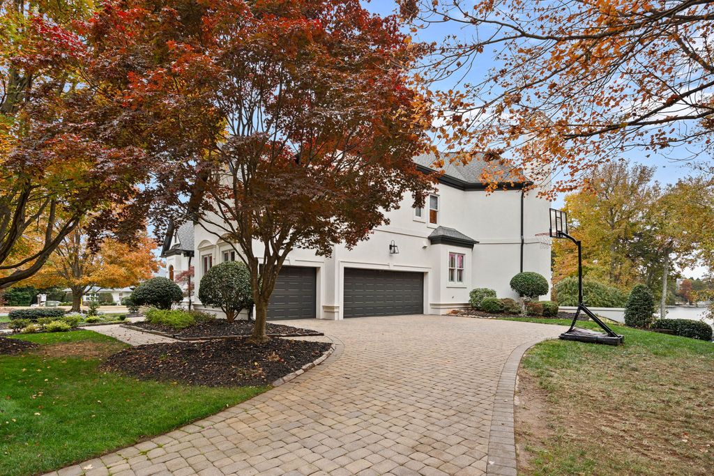 Waterfront Oasis A Captivating Gem in North Carolina Offered at 3.395 Million 48