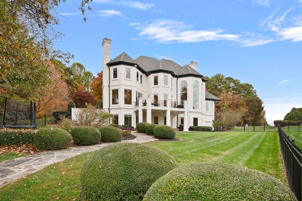 Waterfront Oasis A Captivating Gem in North Carolina Offered at 3.395 Million 52