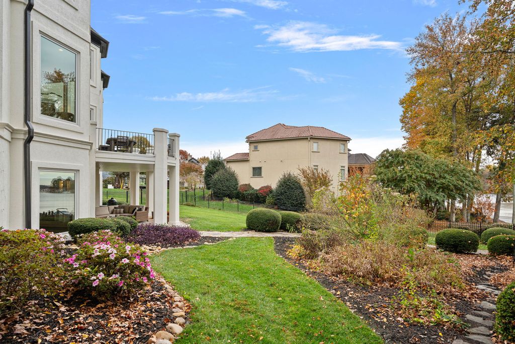 Waterfront Oasis A Captivating Gem in North Carolina Offered at 3.395 Million 53