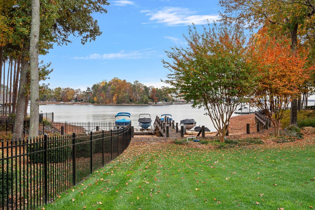 Waterfront Oasis A Captivating Gem in North Carolina Offered at 3.395 Million 54