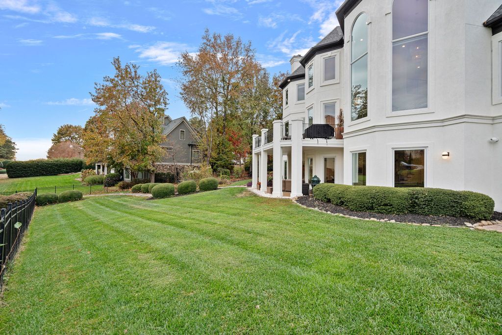 Waterfront Oasis A Captivating Gem in North Carolina Offered at 3.395 Million 55