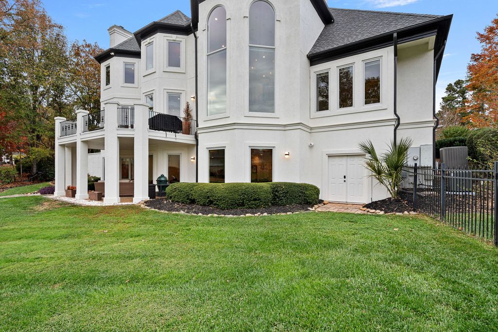 Waterfront Oasis A Captivating Gem in North Carolina Offered at 3.395 Million 56