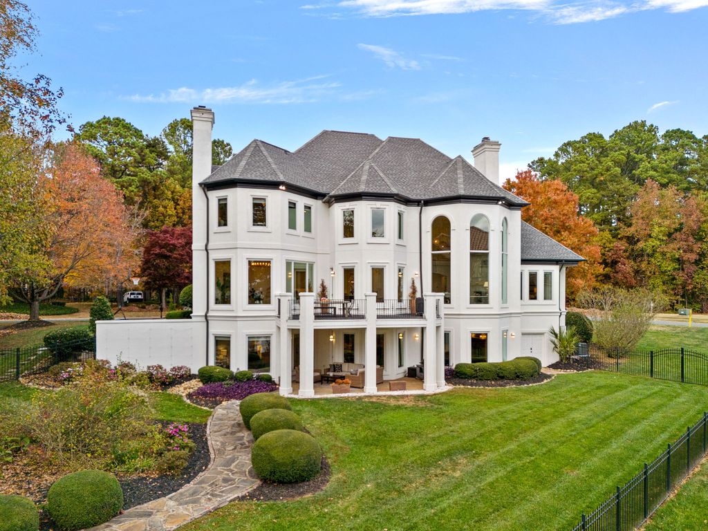 Waterfront Oasis A Captivating Gem in North Carolina Offered at 3.395 Million 57