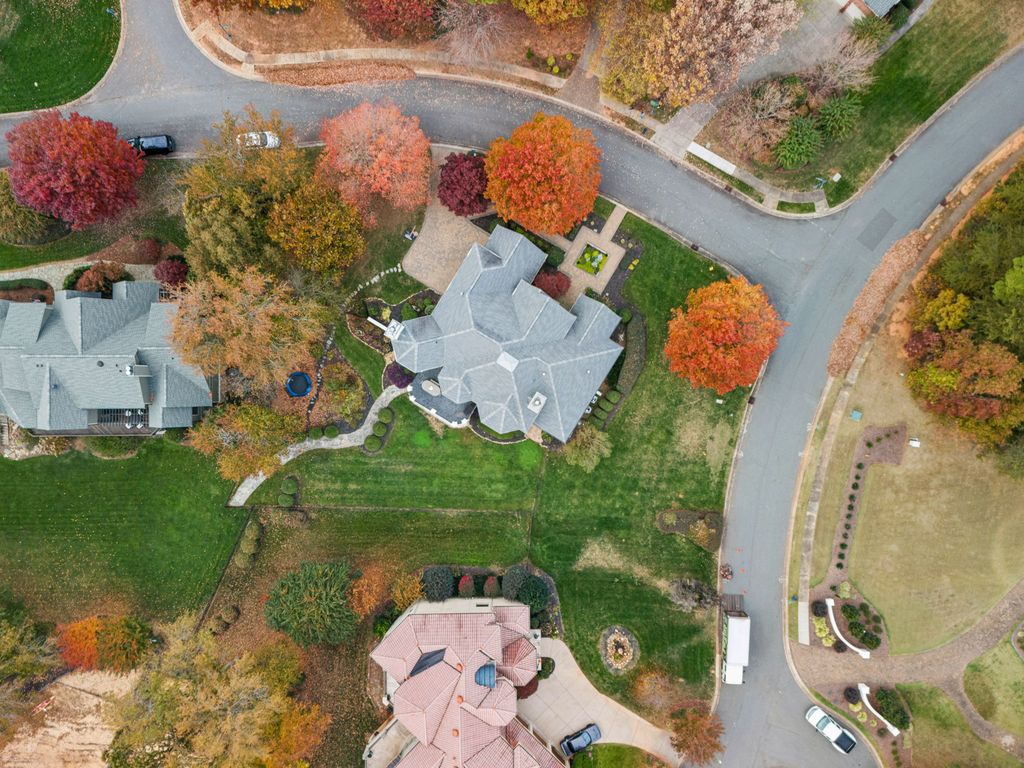 Waterfront Oasis A Captivating Gem in North Carolina Offered at 3.395 Million 59