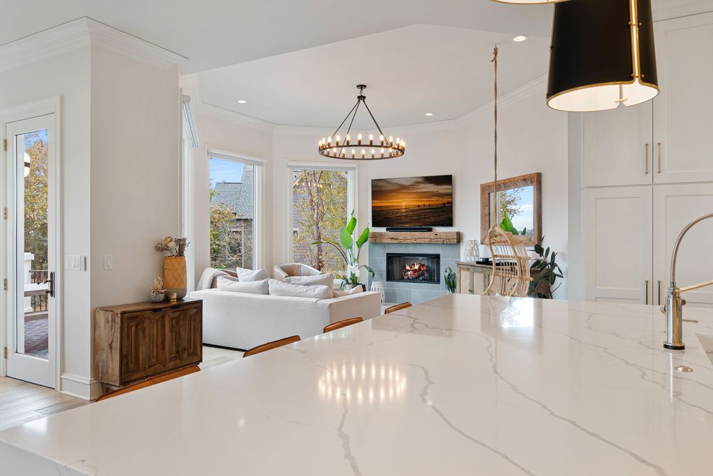 Waterfront Oasis A Captivating Gem in North Carolina Offered at 3.395 Million 9