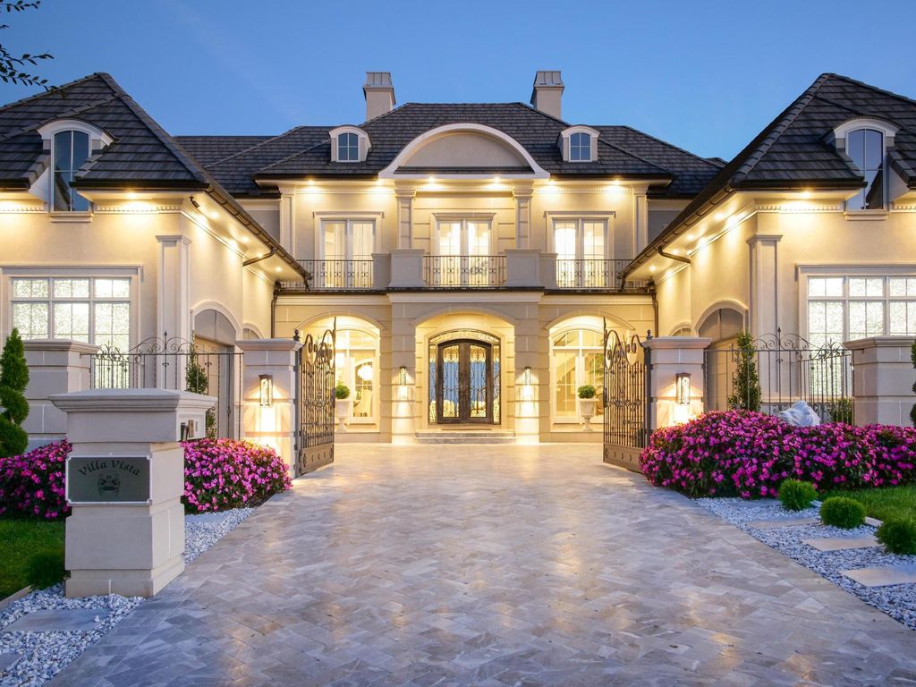 12768 Highwick Circle Home in Knoxville, Tennessee. Explore the epitome of luxury living at this architectural masterpiece nestled in prestigious Bridgemore. Perched atop Farragut's highest point, this one-of-a-kind home offers breathtaking views of the mountains and lake. 