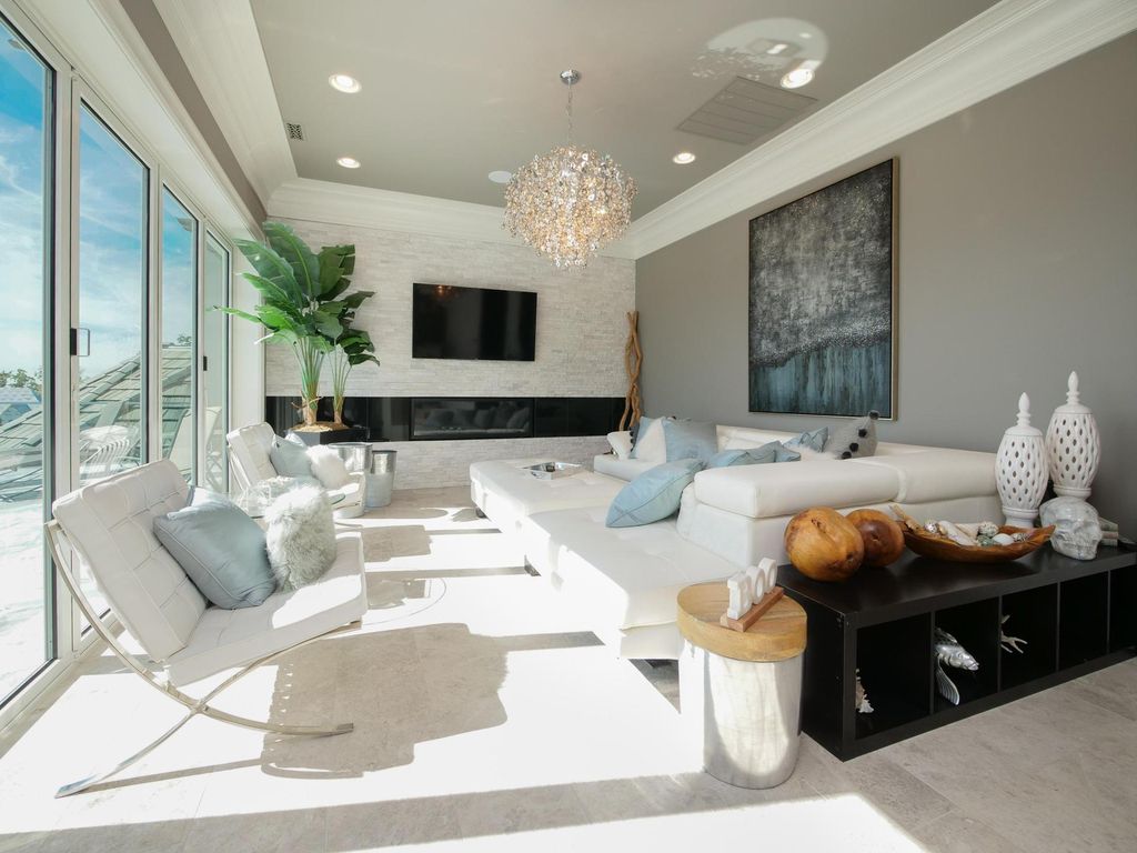 12768 Highwick Circle Home in Knoxville, Tennessee. Explore the epitome of luxury living at this architectural masterpiece nestled in prestigious Bridgemore. Perched atop Farragut's highest point, this one-of-a-kind home offers breathtaking views of the mountains and lake. 