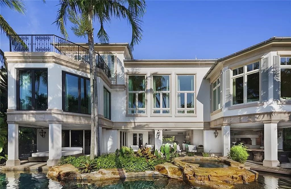 Nestled along Champney Bay in Naples, Florida, this meticulously renovated French West Indies-style estate, crafted by architect Jeff Harrell and updated by the esteemed Knauf-Koenig Group, offers a seamless blend of timeless elegance and modern luxury.