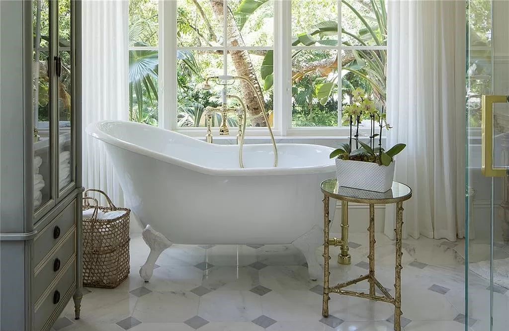 Nestled along Champney Bay in Naples, Florida, this meticulously renovated French West Indies-style estate, crafted by architect Jeff Harrell and updated by the esteemed Knauf-Koenig Group, offers a seamless blend of timeless elegance and modern luxury.