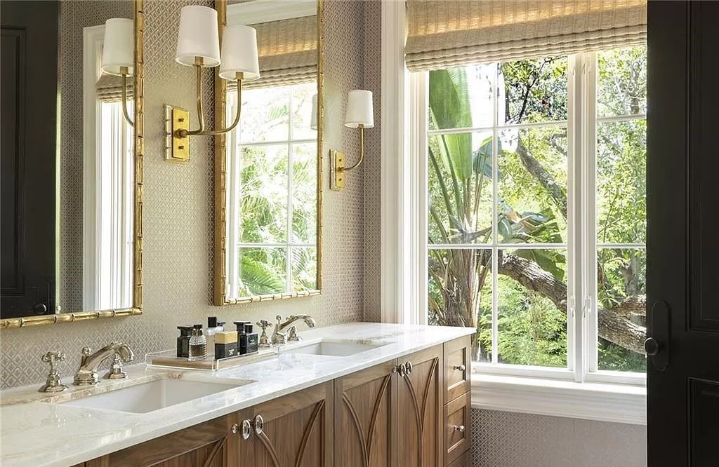 Nestled along Champney Bay in Naples, Florida, this meticulously renovated French West Indies-style estate, crafted by architect Jeff Harrell and updated by the esteemed Knauf-Koenig Group, offers a seamless blend of timeless elegance and modern luxury.