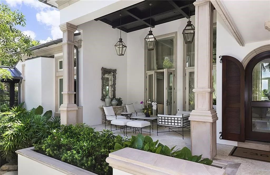 Nestled along Champney Bay in Naples, Florida, this meticulously renovated French West Indies-style estate, crafted by architect Jeff Harrell and updated by the esteemed Knauf-Koenig Group, offers a seamless blend of timeless elegance and modern luxury.