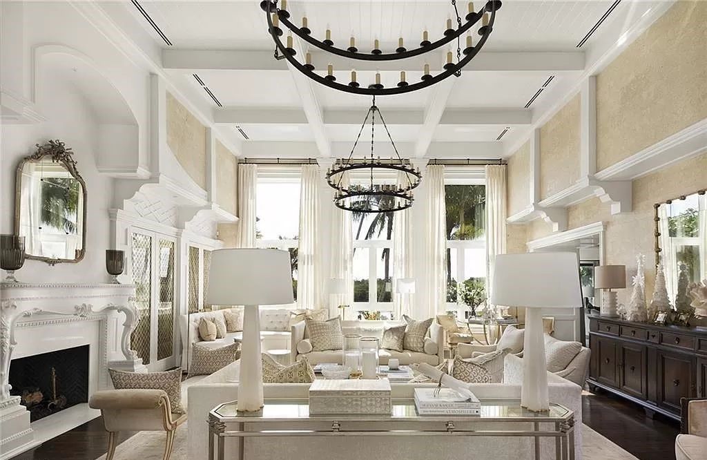 Nestled along Champney Bay in Naples, Florida, this meticulously renovated French West Indies-style estate, crafted by architect Jeff Harrell and updated by the esteemed Knauf-Koenig Group, offers a seamless blend of timeless elegance and modern luxury.