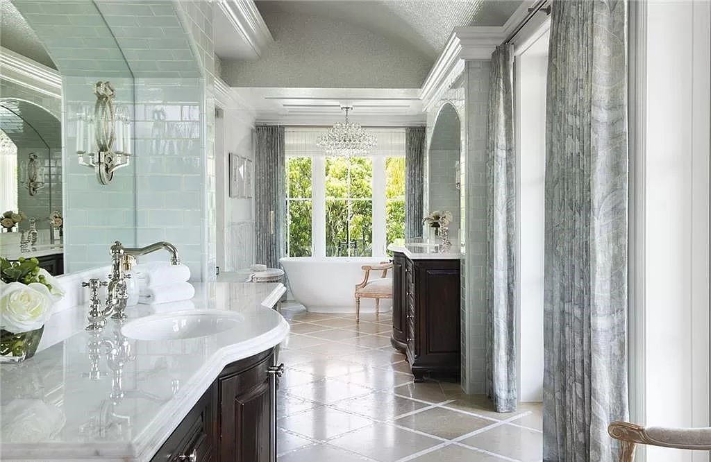 Nestled along Champney Bay in Naples, Florida, this meticulously renovated French West Indies-style estate, crafted by architect Jeff Harrell and updated by the esteemed Knauf-Koenig Group, offers a seamless blend of timeless elegance and modern luxury.