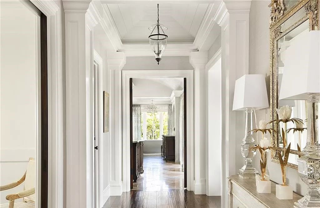 Nestled along Champney Bay in Naples, Florida, this meticulously renovated French West Indies-style estate, crafted by architect Jeff Harrell and updated by the esteemed Knauf-Koenig Group, offers a seamless blend of timeless elegance and modern luxury.