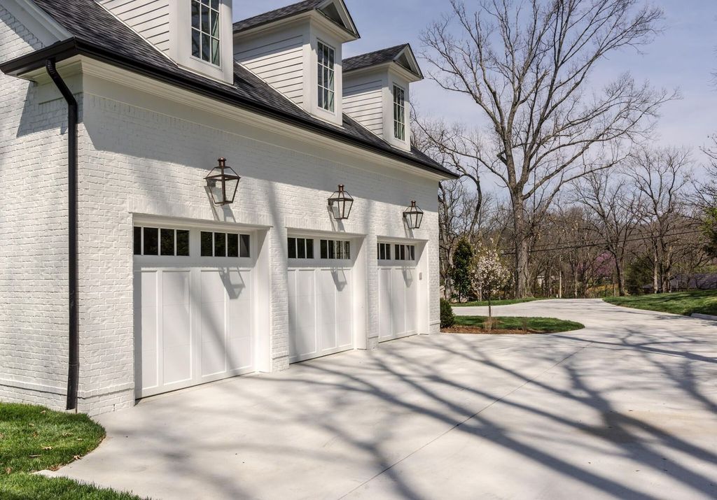 715 Greeley Drive Home in Nashville, Tennessee. Discover the epitome of refined luxury living in this meticulously crafted Southern Traditional home by Vintage South Development. Boasting 5 bedrooms, 5.5 bathrooms, and a wealth of functional spaces including a home gym and two rec rooms, this home seamlessly blends classic architecture with modern innovation. 