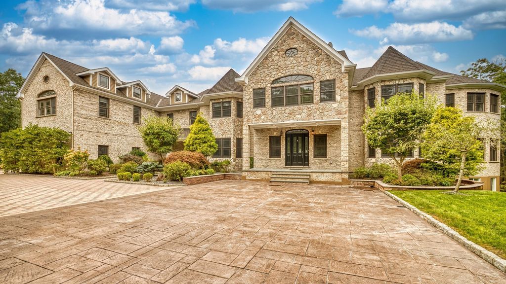 A Magnificent Palatial Estate Offering Unparalleled Luxury and Amenities in New York Seeks 3999000 1