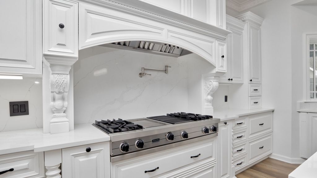 A Magnificent Palatial Estate Offering Unparalleled Luxury and Amenities in New York Seeks 3999000 10