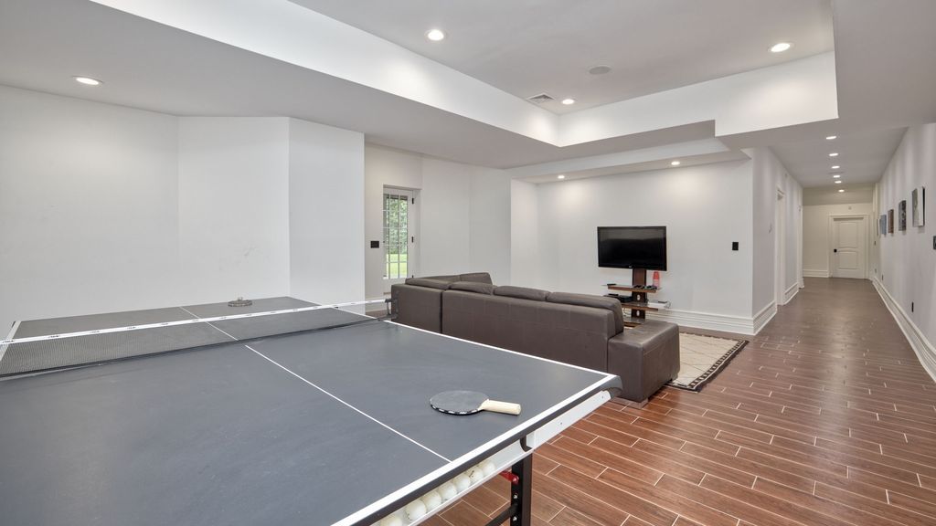 A Magnificent Palatial Estate Offering Unparalleled Luxury and Amenities in New York Seeks 3999000 15