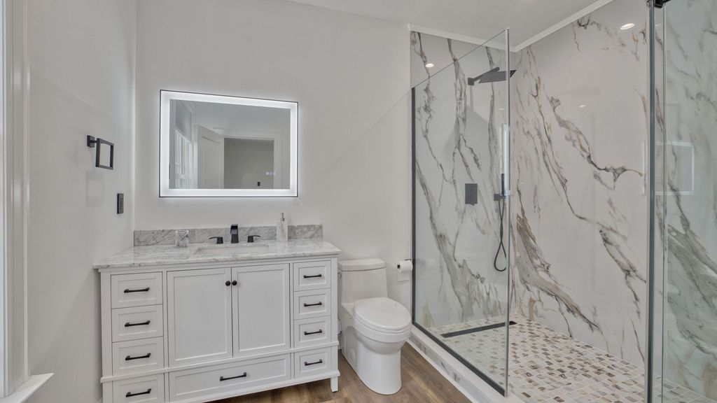 A Magnificent Palatial Estate Offering Unparalleled Luxury and Amenities in New York Seeks 3999000 18