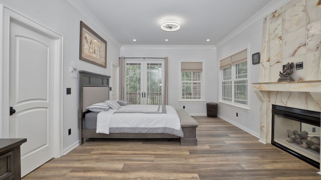 A Magnificent Palatial Estate Offering Unparalleled Luxury and Amenities in New York Seeks 3999000 22